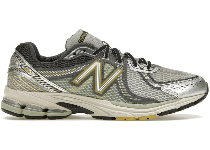 New Balance 860v2